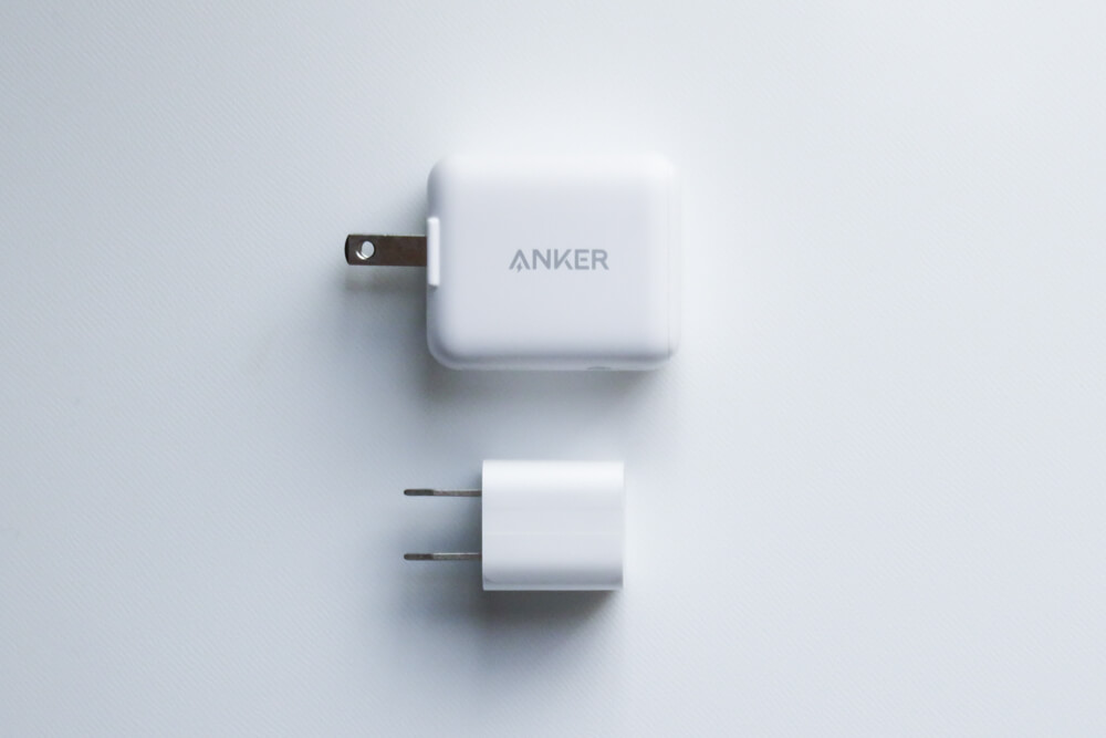 Anker PowerPort III mini 30WとiPhoneの充電器を比較